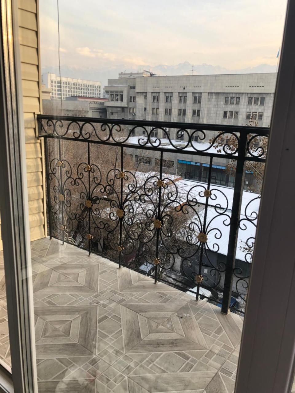 Apartment In The Heart Of The City Ałma Ata Zewnętrze zdjęcie